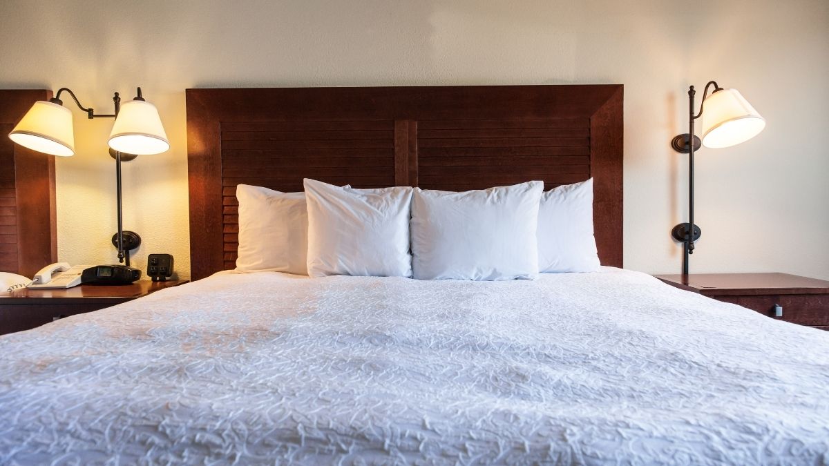 How Big Is an Alaskan King Bed?