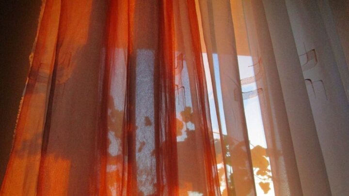 curtains that restrict UV rays