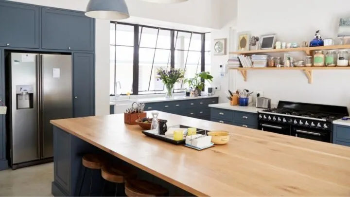 Kitchen island overhang