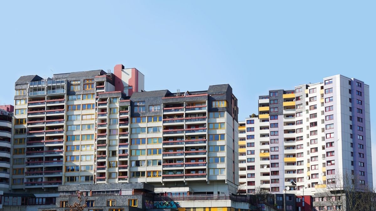 How Tall Is A House? [1,2, & 3 Stories!]