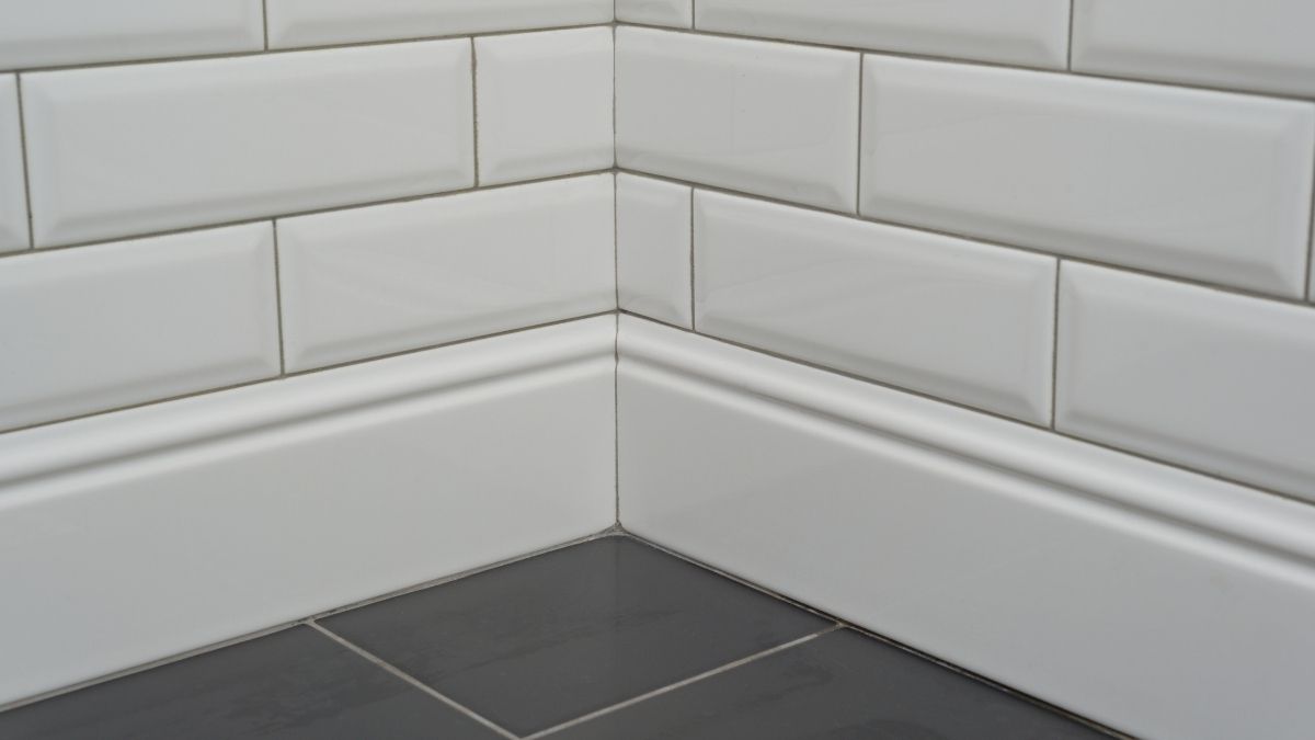 What Size Should a Shower Curb Be?