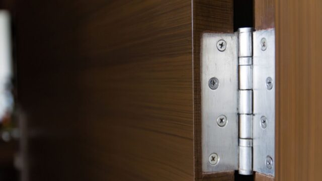 What Size Screws Do You Need for Door Hinges?