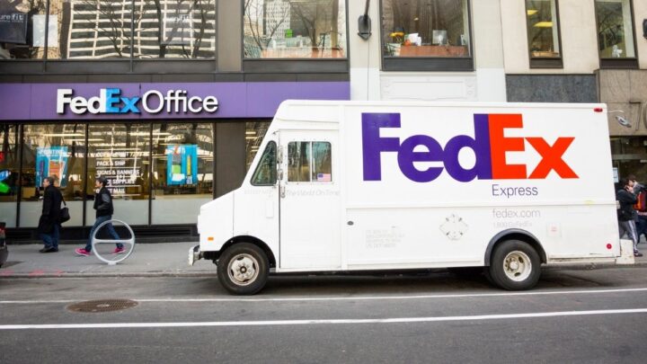 FedEx mail delivery