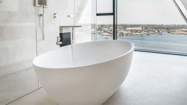 Soaking tub