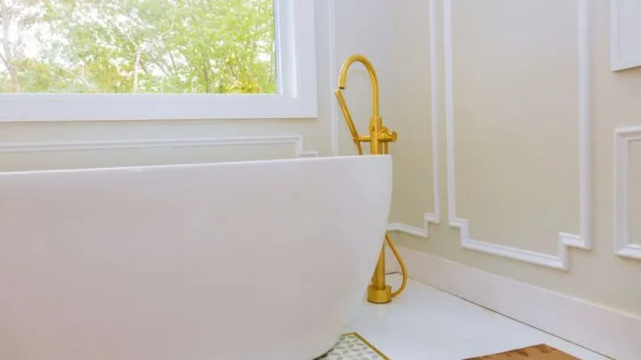 Soaking tub