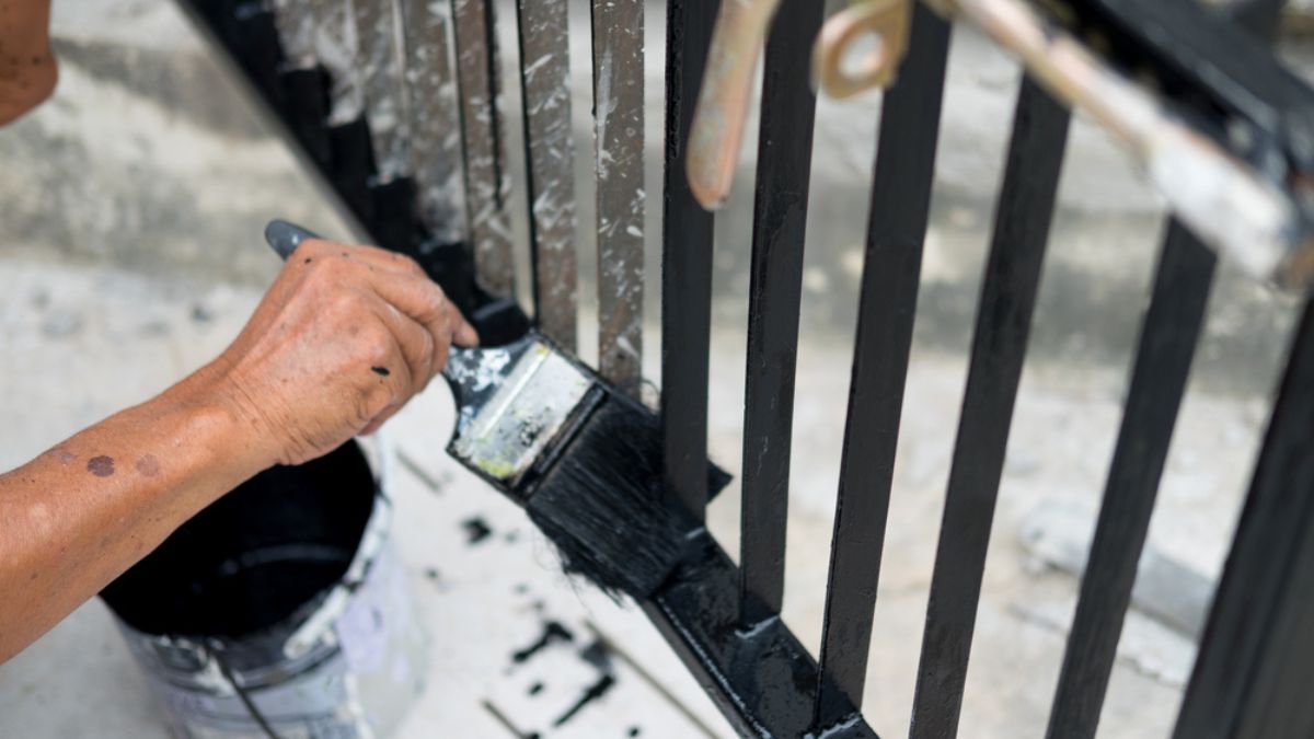 How to Paint A Wrought Iron Fence