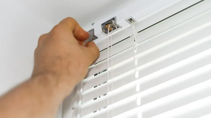 Fixing Venetian Blinds