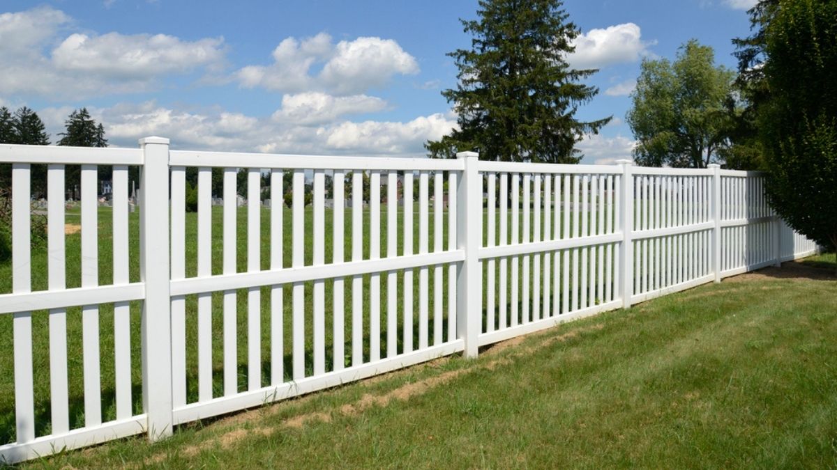 how-long-does-a-vinyl-fence-last