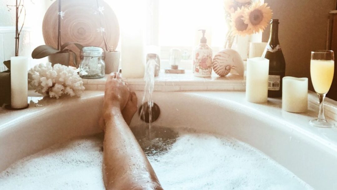 What Is the Difference Between a Soaking Tub and Regular Tub?