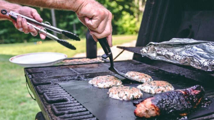 Grilling using grill mat