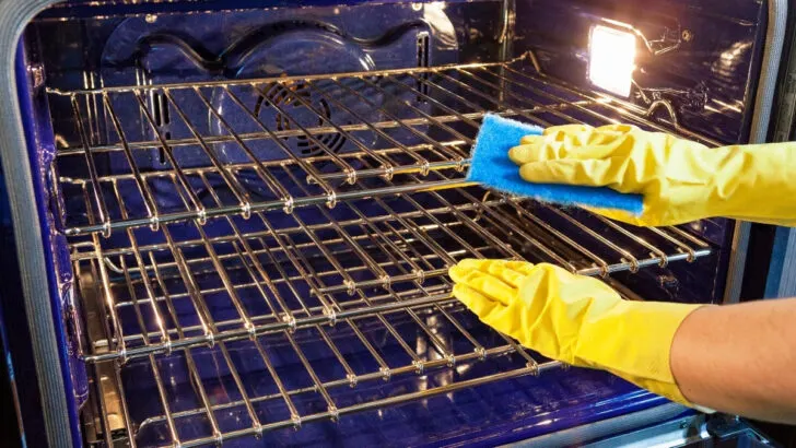 How to clean a dirty oven rack
