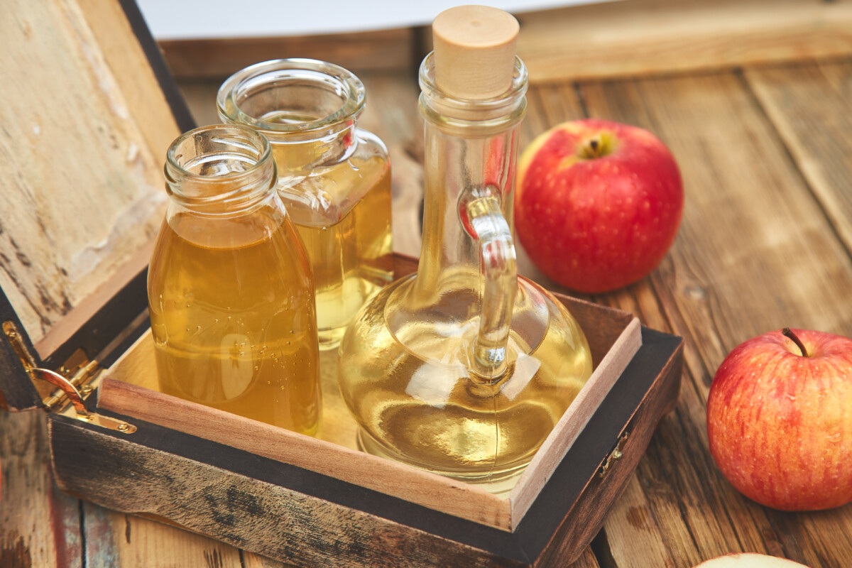 Apple Cider Vinegar vs. White Vinegar What's The Difference?
