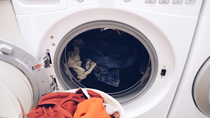 Should I Leave Soapy Clothes in the Washer?