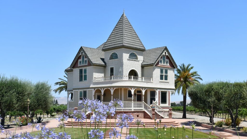 Colonial vs Traditional Home