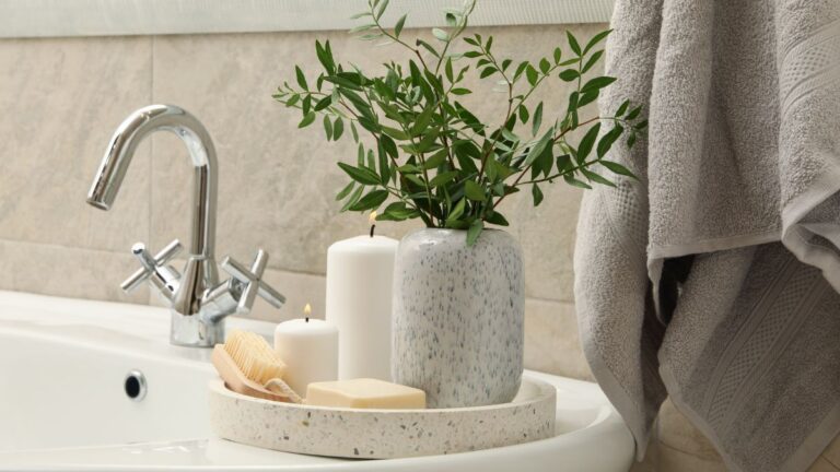 How to Decorate a Powder Room