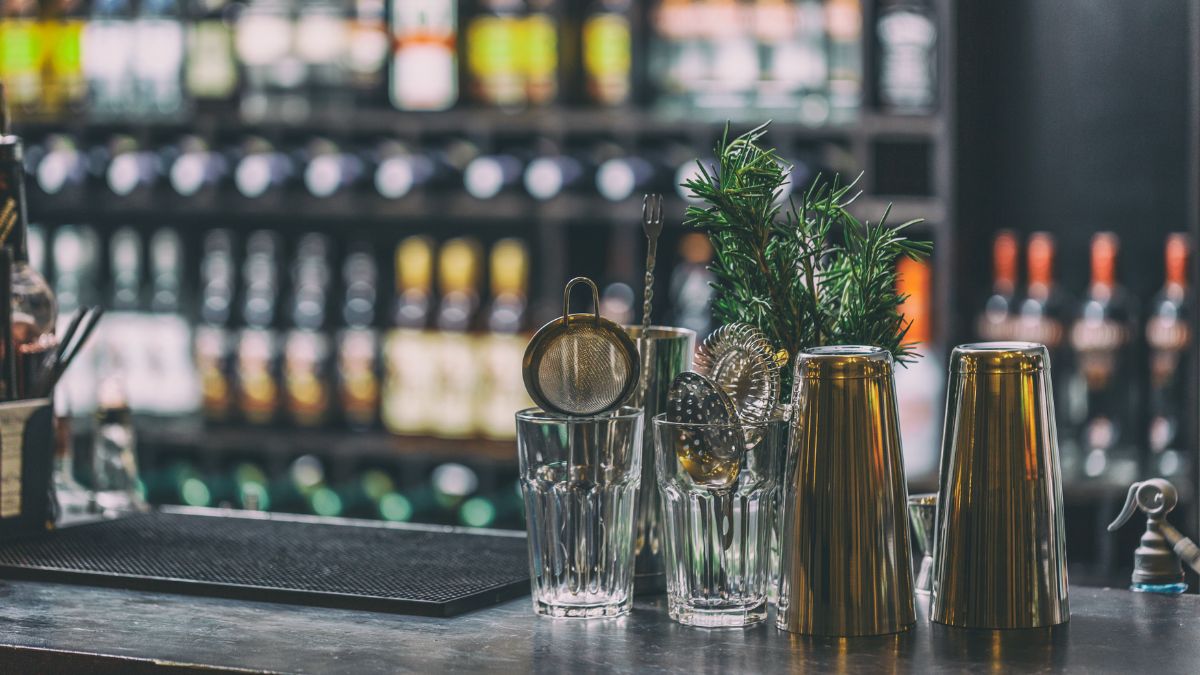 How to Decorate a Wet Bar Tips and Ideas for a Stylish and Functional
